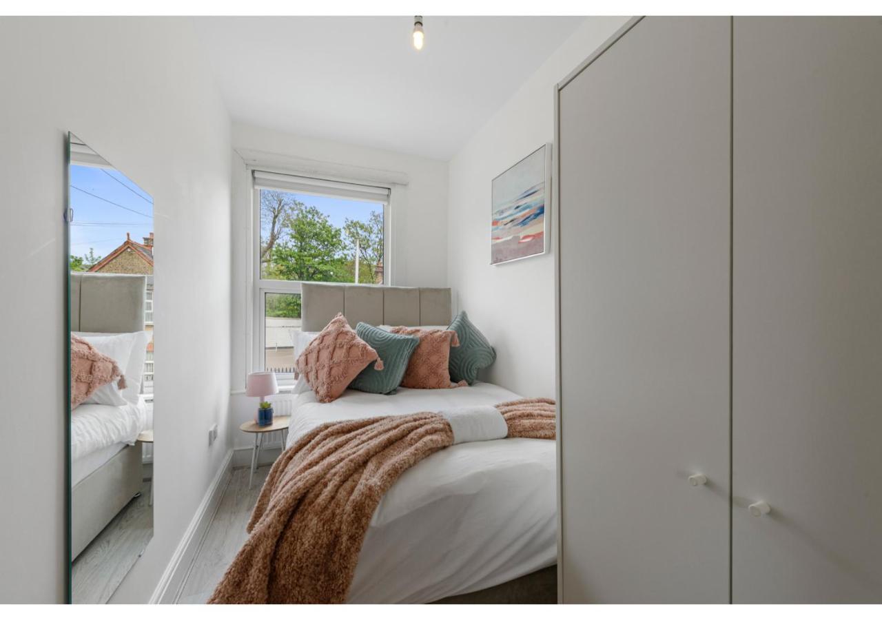 Serenity, Scenery, Shopping, & Sports Apartament